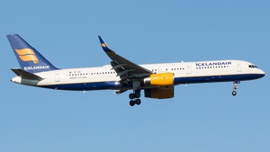 Photo of TF-ISK - Boeing 757-223 operated by Icelandair