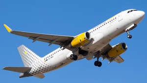 Photo of EC-MDZ - Airbus A320-232 operated by Vueling