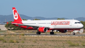 Photo of OE-LCJ - Airbus A321-211 operated by Laudamotion