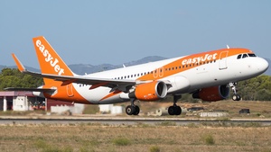 Photo of G-EZOY - Airbus A320-214 operated by easyJet