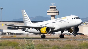 Photo of EC-KMI - Airbus A320-216 operated by Vueling
