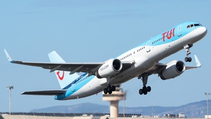 Photo of G-CPEV - Boeing 757-236 operated by TUI Airways