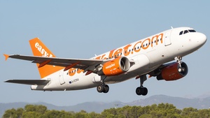 Photo of G-EZAU - Airbus A319-111 operated by easyJet