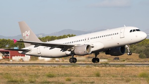 Photo of D-ASEF - Airbus A320-214 operated by Sundair