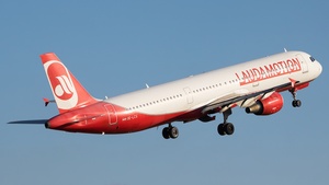 Photo of OE-LCS - Airbus A321-211 operated by Laudamotion