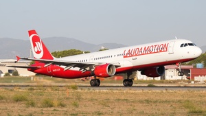Photo of OE-LCK - Airbus A321-211 operated by Laudamotion