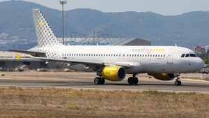 Photo of EC-JZI - Airbus A320-214 operated by Vueling
