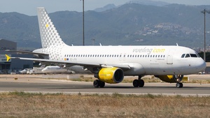 Photo of EC-JTQ - Airbus A320-214 operated by Vueling