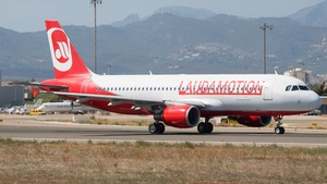Photo of OE-LOC - Airbus A320-214 operated by Laudamotion