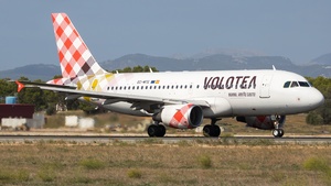 Photo of EC-MTE - Airbus A319-111 operated by Volotea