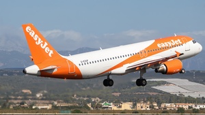 Photo of G-EZUF - Airbus A320-214 operated by easyJet