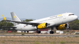 Photo of EC-MES - Airbus A320-232 operated by Vueling