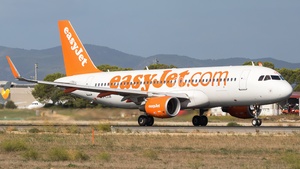 Photo of G-EZOB - Airbus A320-214 operated by easyJet