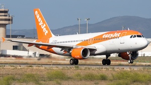 Photo of G-EZUJ - Airbus A320-214 operated by easyJet