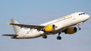 Photo of EC-MUM - Airbus A320-214 operated by Vueling