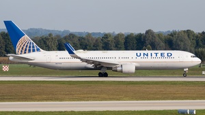 Photo of N677UA - Boeing 767-322(ER) operated by United Airlines