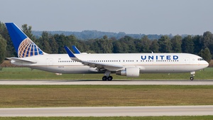 Photo of N647UA - Boeing 767-322(ER) operated by United Airlines