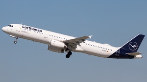 Photo of D-AIRK - Airbus A321-131 operated by Lufthansa