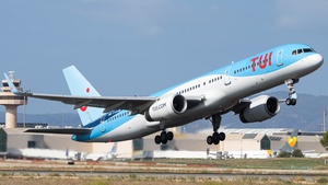 Photo of G-BYAW - Boeing 757-204 operated by TUI Airways