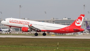 Photo of OE-LCK - Airbus A321-211 operated by Laudamotion