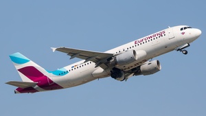 Photo of D-ABNT - Airbus A320-214 operated by Eurowings