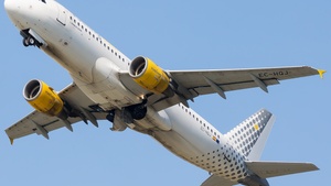 Photo of EC-HQJ - Airbus A320-214 operated by Vueling