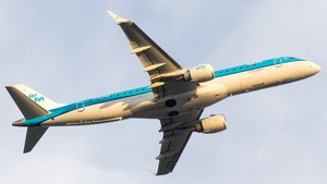Photo of PH-EZZ - Embraer ERJ-190STD operated by KLM Cityhopper