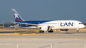 Photo of CC-BGJ - Boeing 787-9 Dreamliner operated by LAN Airlines