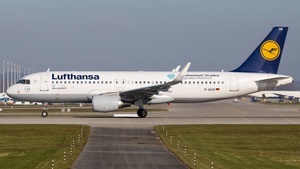 Photo of D-AIUQ - Airbus A320-214 operated by Lufthansa