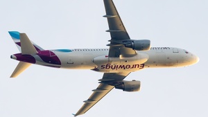 Photo of D-ABFR - Airbus A320-214 operated by Eurowings