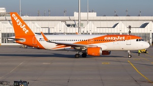 Photo of G-EZOT - Airbus A320-214 operated by easyJet