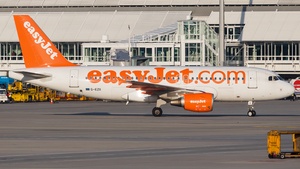 Photo of G-EZII - Airbus A319-111 operated by easyJet