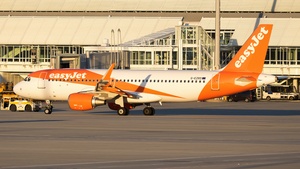 Photo of G-EZRD - Airbus A320-214 operated by easyJet