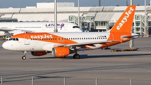 Photo of G-EZDM - Airbus A319-111 operated by easyJet