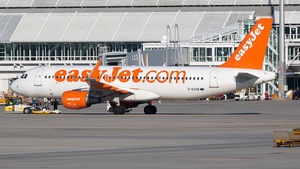 Photo of G-EZOB - Airbus A320-214 operated by easyJet