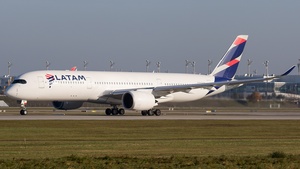 Photo of A7-AMC - Airbus A350-941 operated by Qatar Airways (opb LATAM Airlines Brasil)