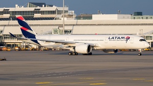Photo of A7-AMB - Airbus A350-941 operated by Qatar Airways (opb LATAM Airlines Brasil)