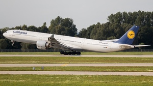 Photo of D-AIHE - Airbus A340-642 operated by Lufthansa