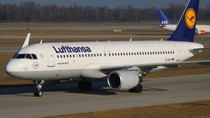 Photo of D-AIUV - Airbus A320-214 operated by Lufthansa
