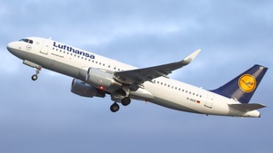 Photo of D-AIUS - Airbus A320-214 operated by Lufthansa