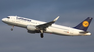 Photo of D-AIUW - Airbus A320-214 operated by Lufthansa