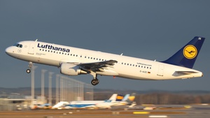 Photo of D-AIZE - Airbus A320-214 operated by Lufthansa