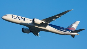Photo of CC-BGH - Boeing 787-9 Dreamliner operated by LAN Airlines