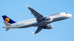 Photo of D-AIUO - Airbus A320-214 operated by Lufthansa