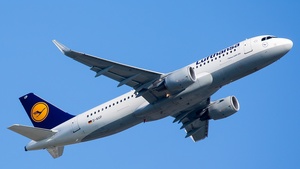 Photo of D-AIUP - Airbus A320-214 operated by Lufthansa