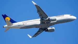 Photo of D-AIUD - Airbus A320-214 operated by Lufthansa