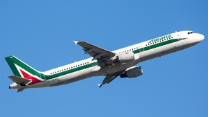 Photo of EI-IXV - Airbus A321-112 operated by Alitalia