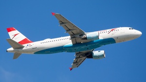 Photo of OE-LBW - Airbus A320-214 operated by Austrian Airlines