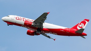 Photo of D-ABNA - Airbus A320-214 operated by Air Berlin