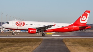 Photo of D-ABHH - Airbus A320-214 operated by Air Berlin (opb Niki)